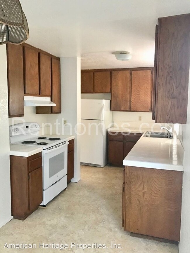 Building Photo - 3 br, 2.5 bath House - 10320 Caminito Goma