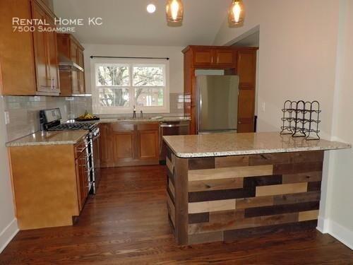 Building Photo - 4 bedroom in Prairie Viilage KS 66208