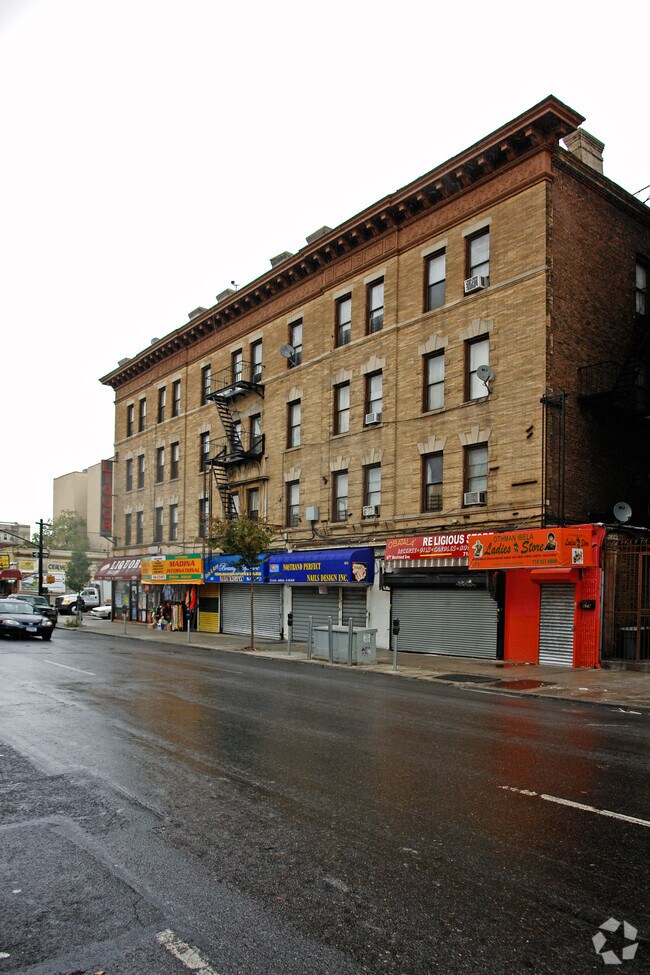 Foto del edificio - 671-677 Nostrand Ave