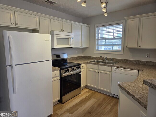 Foto del edificio - 14 Huntington Dr