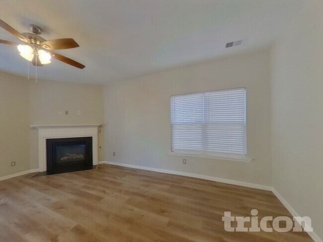 Foto del edificio - 221 Chestnut Oak Ln