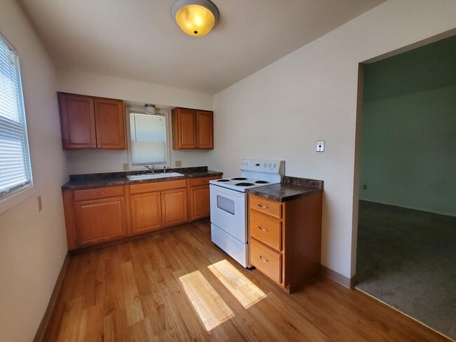 Building Photo - 709 S 17th St