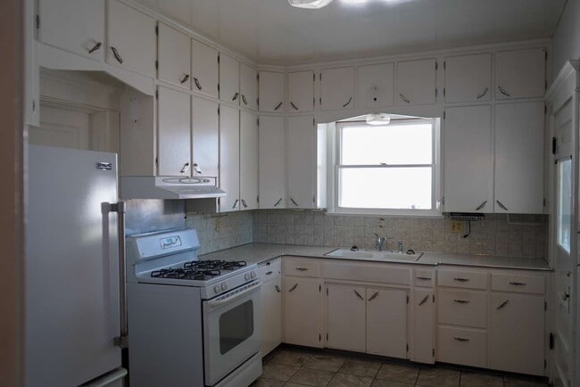 Building Photo - 1117 S Santa Fe Ave