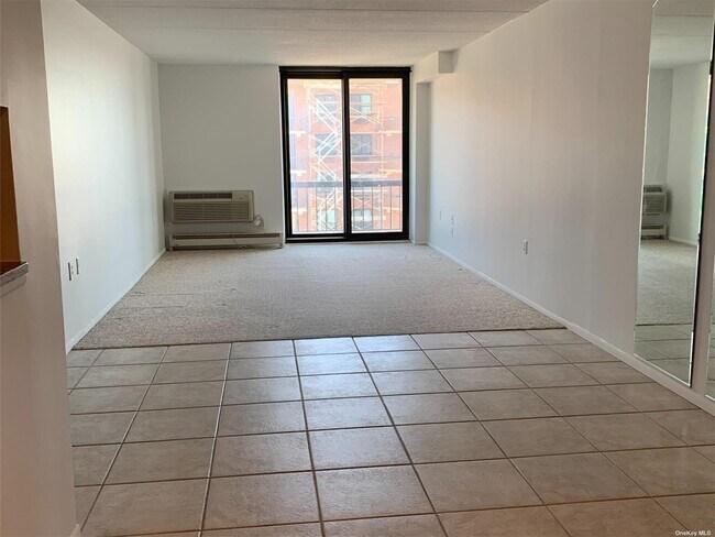 Foto del edificio - 750 W Broadway