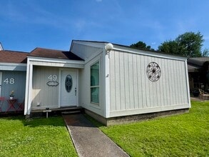 Building Photo - 49 Westwood Vlg Dr