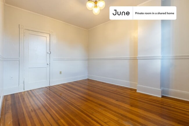 Foto del edificio - Room in Shared 3 bed/1 bath home