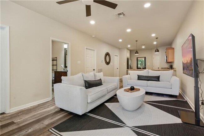 Foto del edificio - Townhouse in Olde Towne Slidell