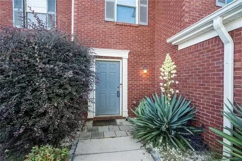Foto del edificio - 5563 Windfall Ln
