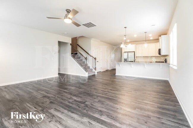 Building Photo - 808 Birchcrest Wy