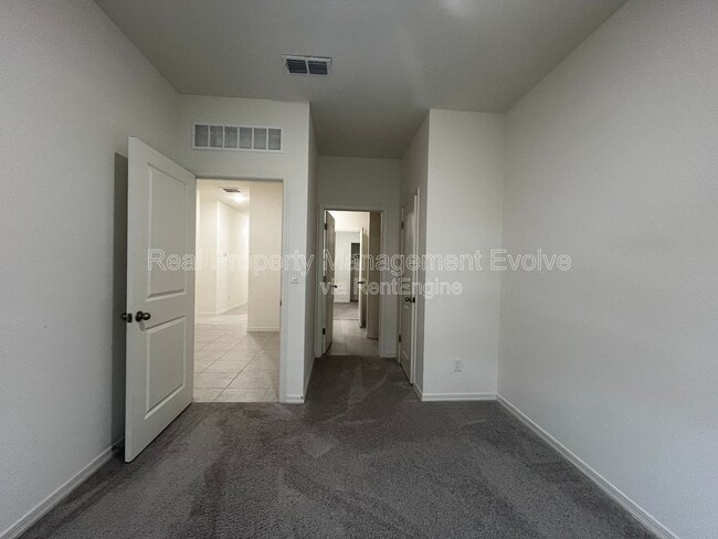 Foto del edificio - 19434 W Hazelwood St