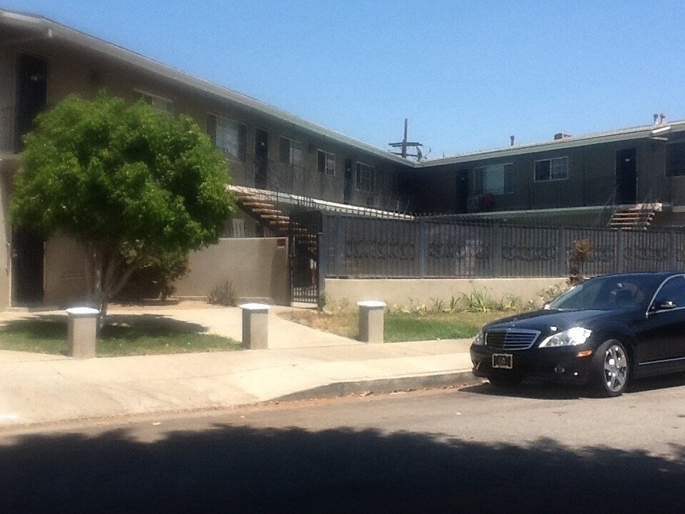 Building Photo - 5245 Via San Delarro St