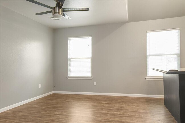 Building Photo - 16670 E Hammon