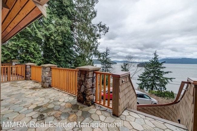 Building Photo - 1078 Chuckanut Dr