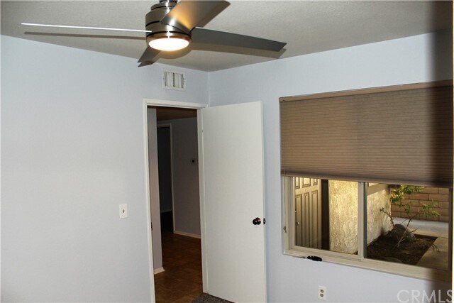 Building Photo - 132 Oak Forest Cir