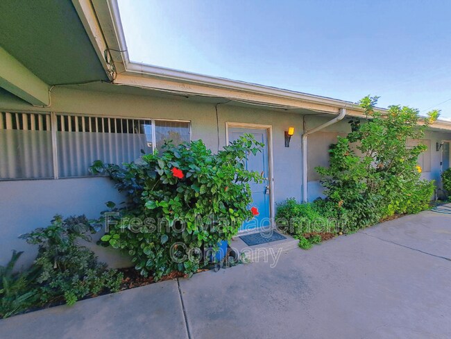 Building Photo - 5077 E Belmont Ave