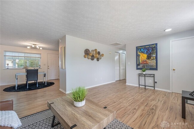 Foto del edificio - 5276 Buckner Dr