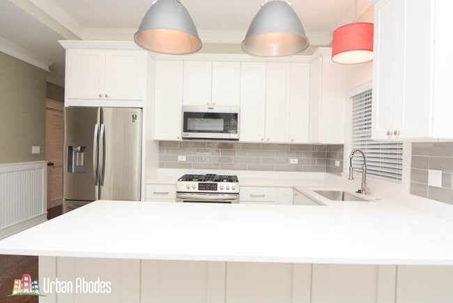 Building Photo - 3455 N Hoyne Ave