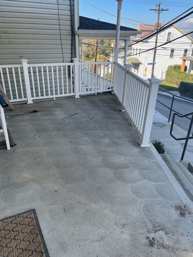 Building Photo - 3 Bedroom, 2 Bathroom in the South Side Sl...