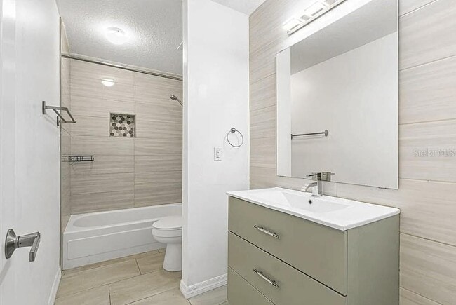 Building Photo - 546 Orange Dr