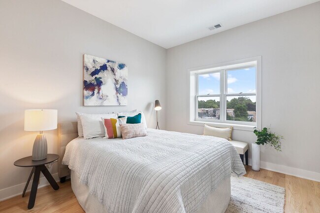 Foto del edificio - 5689 N Lincoln Ave