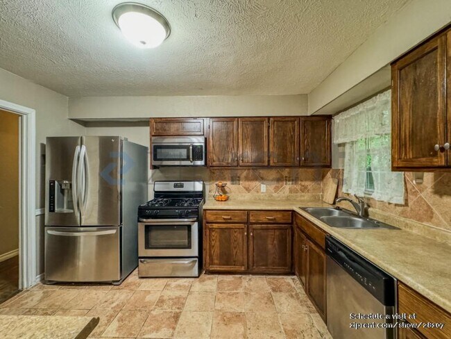 Building Photo - 2719 Tealford Dr