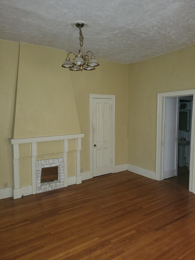 Dining Room - 309 E Locust St