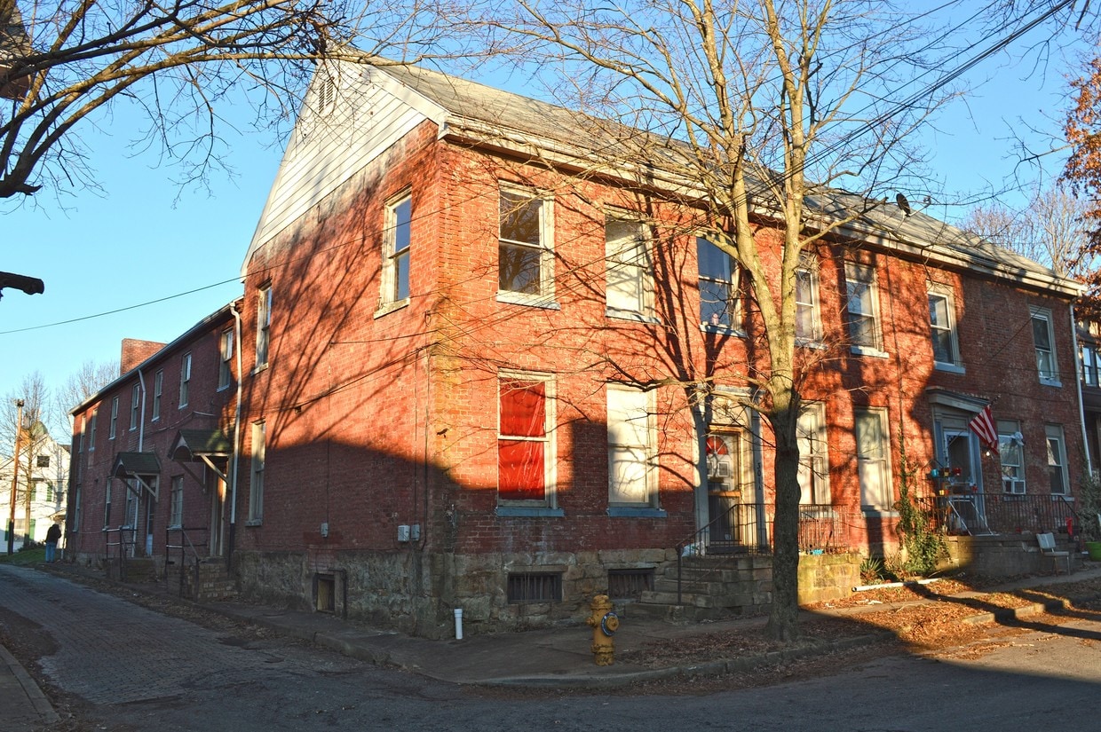 Primary Photo - 305 Front St