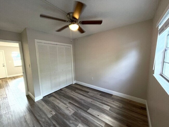 Foto del edificio - ANNUAL RENTAL - POINCIANA-2 BED / 1 BATH