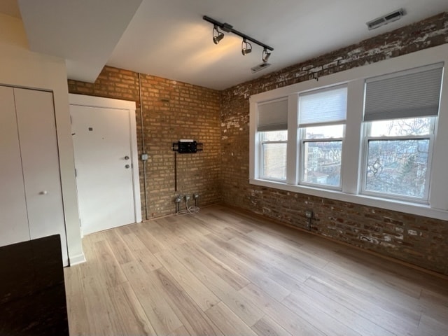 Building Photo - 3018 W Belle Plaine Ave