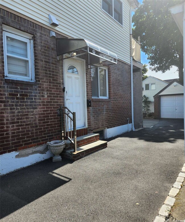 Building Photo - 1007 Fenworth Blvd