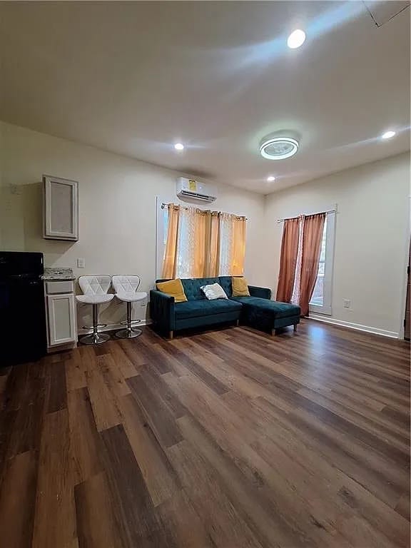 Photo - Room in Apartment on Herringbone Hollow