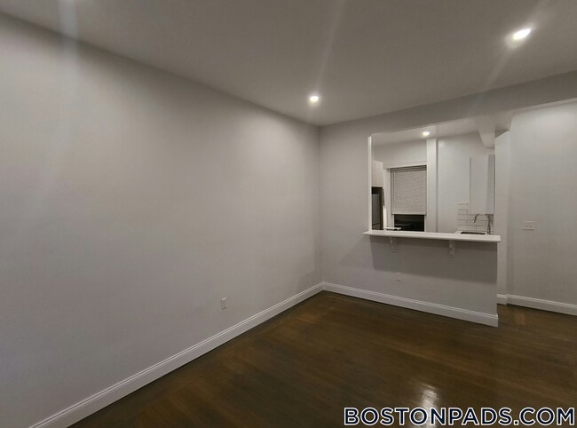 Building Photo - 19 Queensberry St