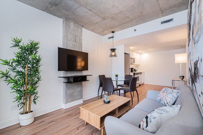 Building Photo - 885 Boul. de Maisonneuve E