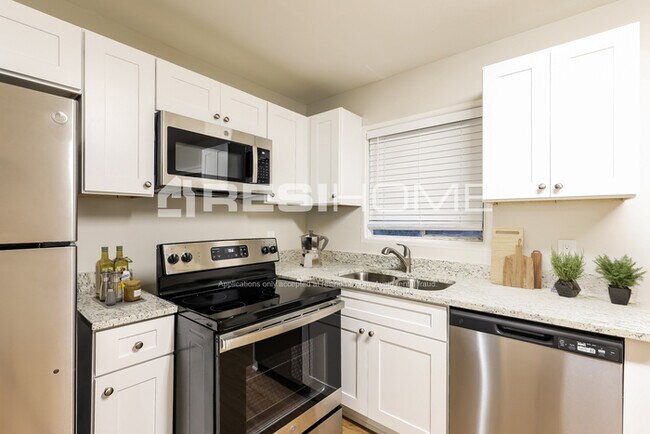 Building Photo - 26 Oldenburg Dr