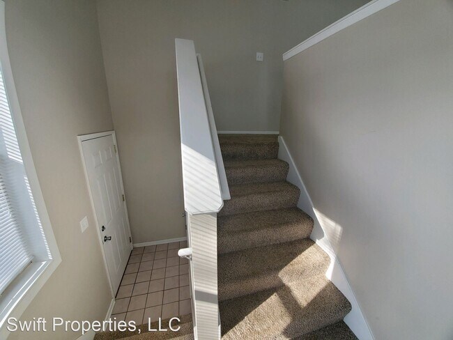 Building Photo - 3 br, 1 bath House - 214 East Hughes Circle