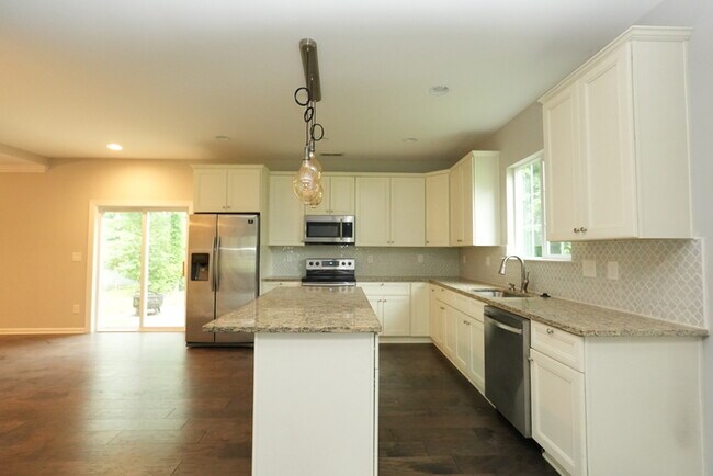 Foto del edificio - A charming house with 4 beds and 3.5 bath ...