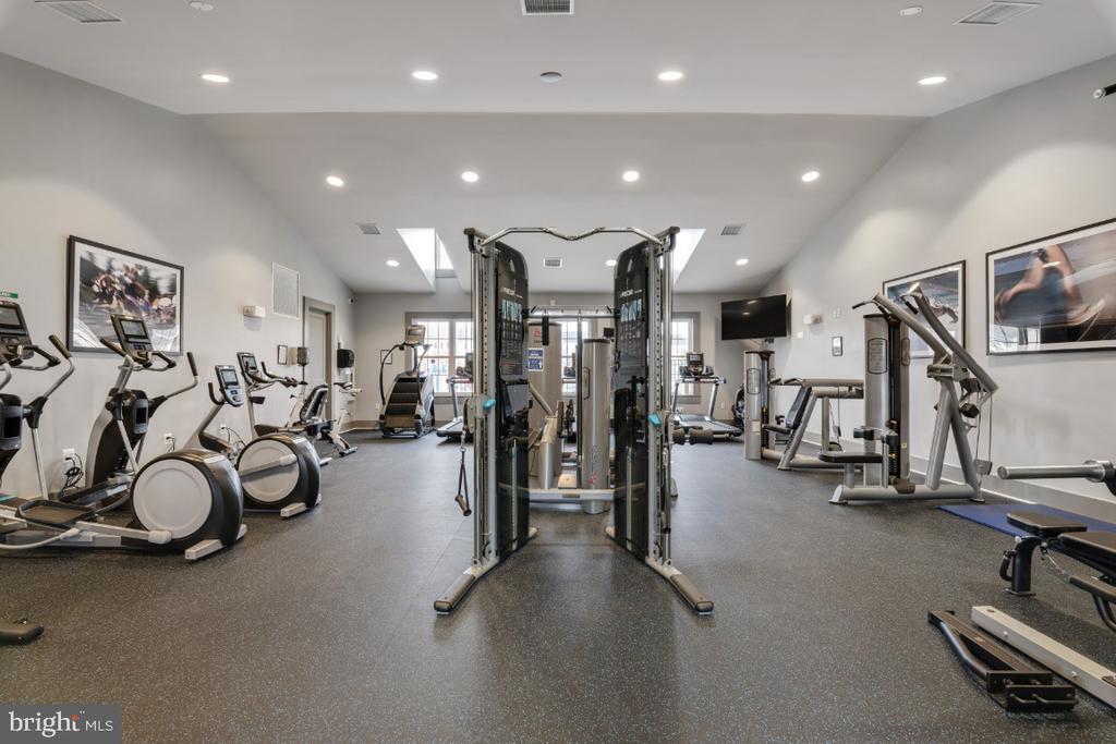 Foto principal - 6810 Warfield St