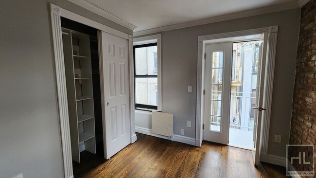 Foto del edificio - STUNNING MIDTOWN WEST 3 BEDROOM - WON'T LA...