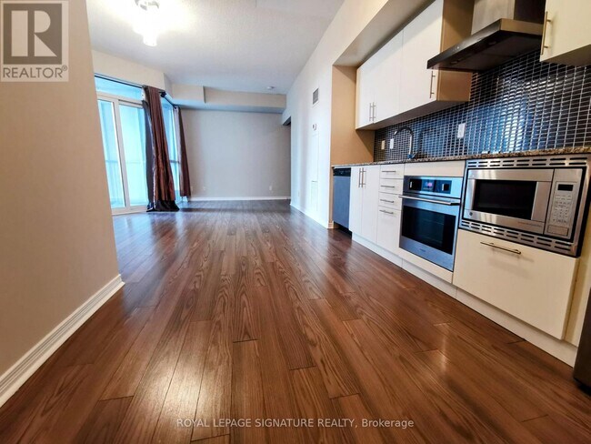Photo du bâtiment - 352-2352 Front St W