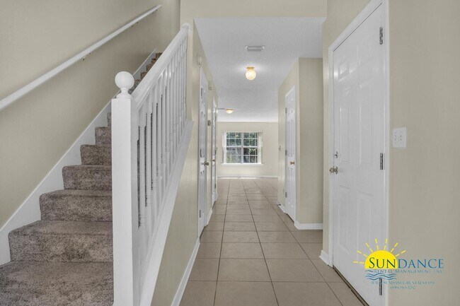 Building Photo - Central Location: 2 Bedroom Townhouse with...