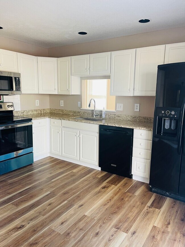 Foto del edificio - 4 bedroom, 4 bathroom single family house in Centennial
