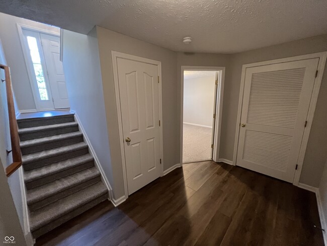 Building Photo - 8428 Clayhurst Dr