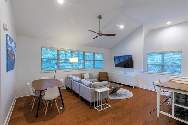 Foto del edificio - 1312 Woodland Ave
