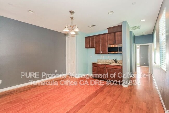 Building Photo - 38020 Spring Canyon Dr