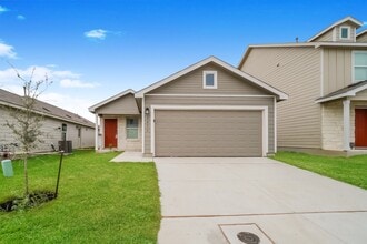 Building Photo - 2811 Millikan Dr