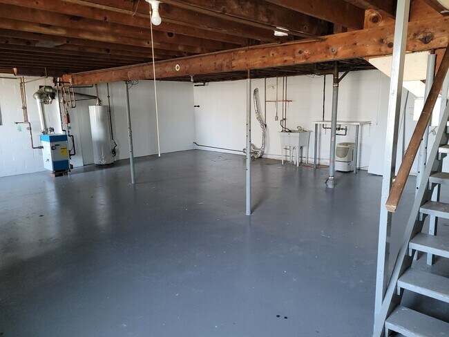 Huge basement - 104 Hazelwood Dr