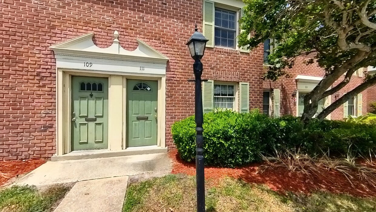 Primary Photo - 111 Georgetown Dr