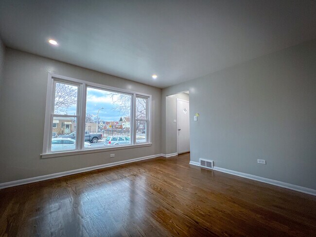 Building Photo - 853 N Kildare Ave