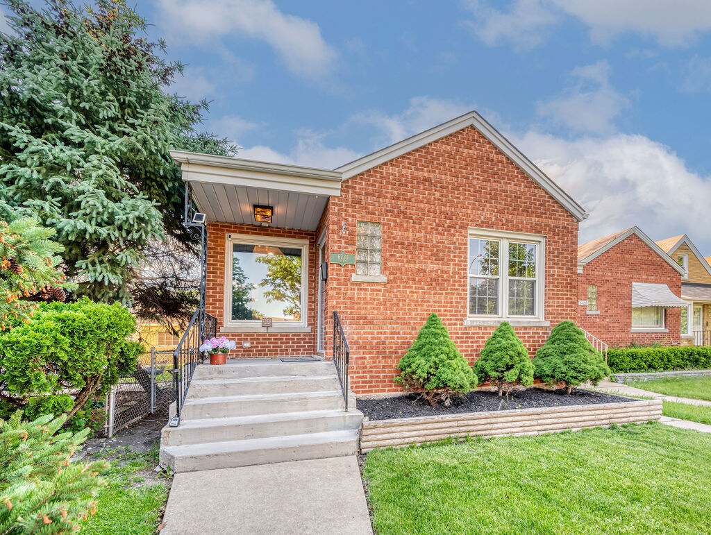 Foto principal - 6730 W Devon Ave