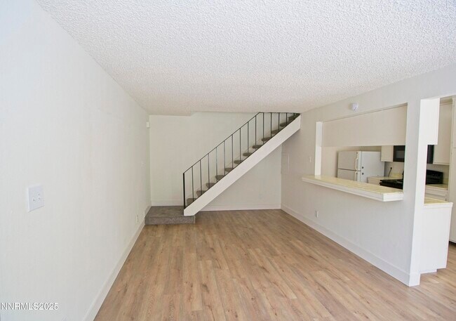 Foto del edificio - 664 Oakwood Dr
